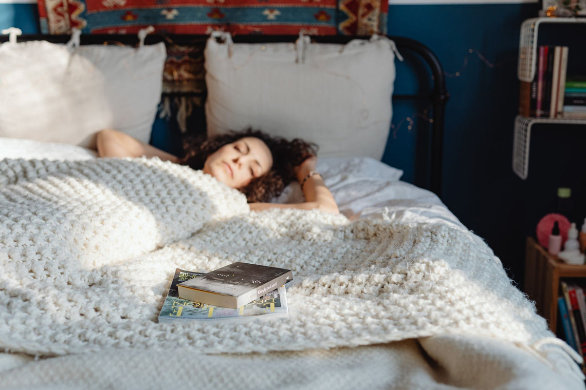 Wrapped in Comfort: Why Textured Blankets Make Every Bedroom More Inviting