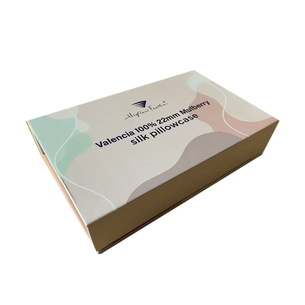 Valencia 22 Momme Mulberry Silk Pillowcase, Champagne Gold